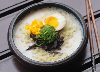 Caranya Bikin Ramen Jepang Hakata-Style dari Indomie Paling Enak