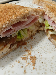 Una foto de Sándwich de pollo asado