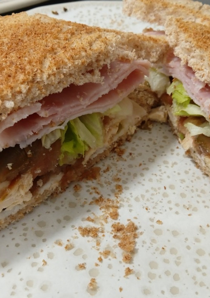 Una foto de Sándwich de pollo asado