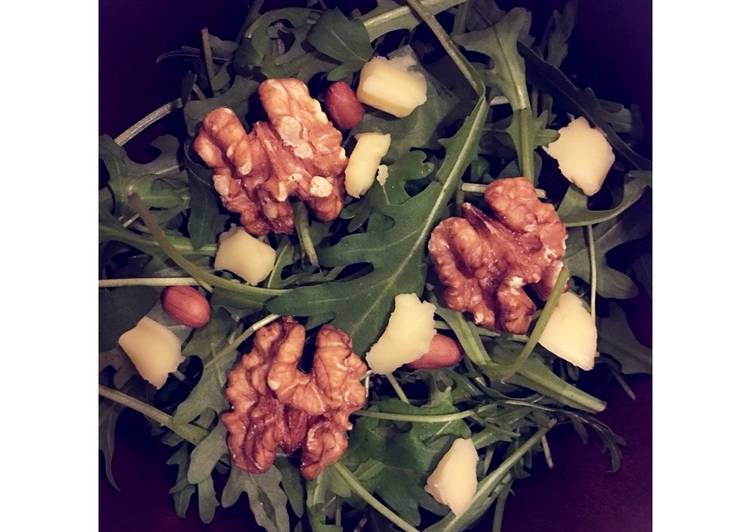 Rocket Leaves-Nuts Salad (roasted sesame dressing)