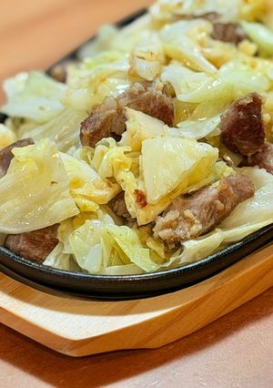 【福岡B級美食】鐵板高麗菜燒肉 的食譜成品照片
