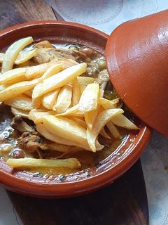 صورة لوصفة طاجين الدجاج بالفريت على الطريقة المغربية 🇭🇰