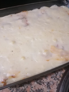 Una foto de Pastel de berenjenas, patatas y atún con bechamel
