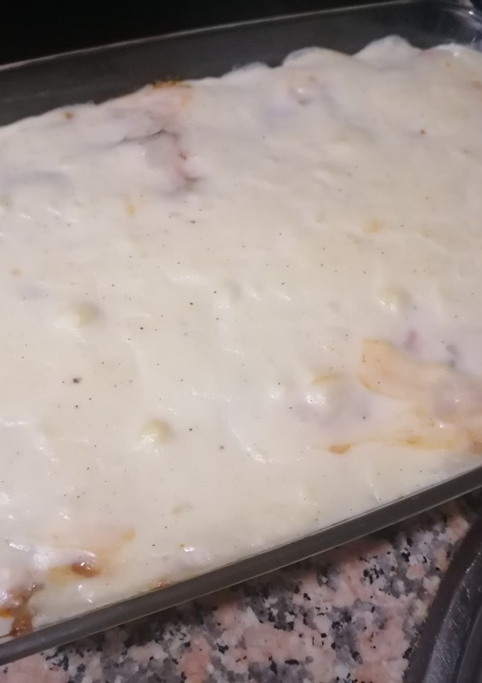 Una foto de Pastel de berenjenas, patatas y atún con bechamel