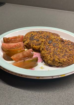 Una foto de Hamburguesas de lentejas con carne perfectas para niños como Miguel y Leonor