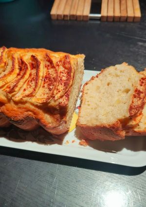Une photo de Cake moelleux aux pommes et à la cannelle