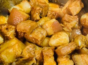 Hình của món Thịt kho tàu trứng cút.