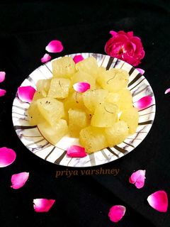 सिंपल पेठा से केसर पेठा (simple petha se kesar petha recipe in Hindi) रेसिपी मुख्य फोटो