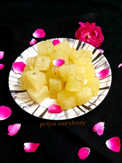 सिंपल पेठा से केसर पेठा (simple petha se kesar petha recipe in Hindi) रेसिपी मुख्य फोटो