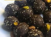 A picture of ragi ladoo