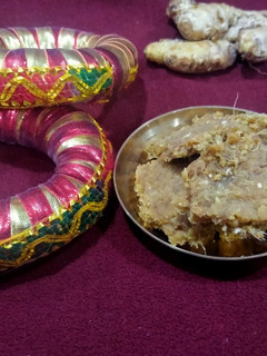 આદુ પાક(Aadu pak recipe in Gujarati) રેસીપી મુખ્ય ફોટો