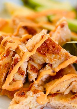 Hình của món Salad Táo, Bơ & Chả Tôm Quết Sốt Samurai.