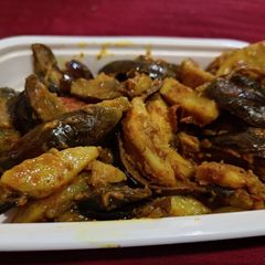 A picture of Aloo baingan ki sabzi.