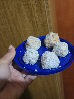 Una foto de Mini trufas de coco
