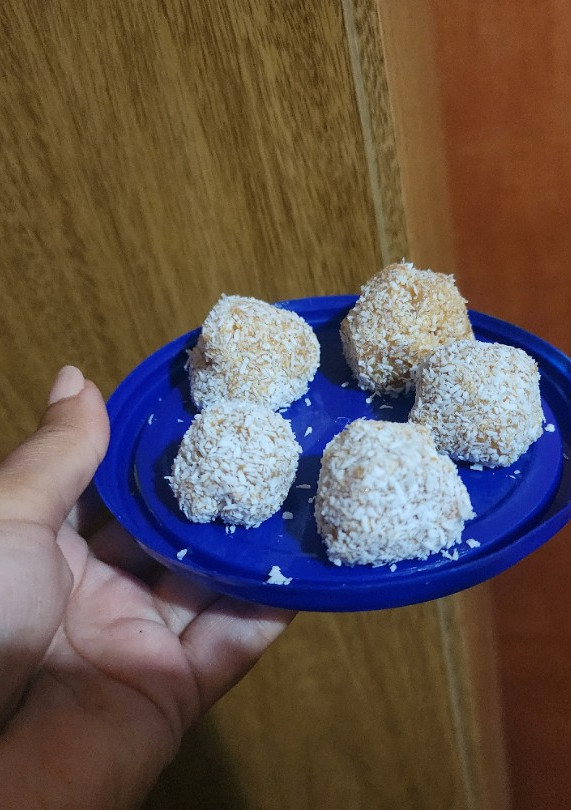 Una foto de Mini trufas de coco