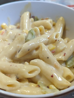 व्हाइट सॉस पास्ता (white sauce pasta recipe in Hindi) रेसिपी मुख्य फोटो