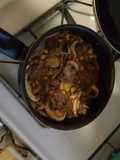 Spaghetti con carne y champiñones