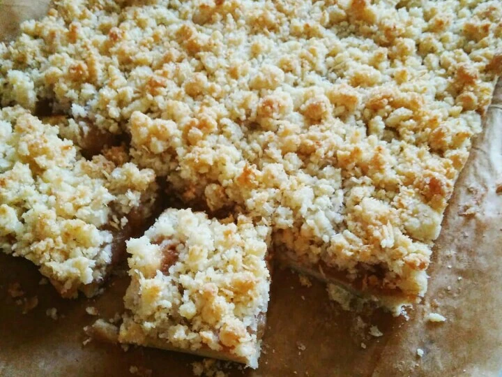 Easy Steps to Make Apple Tart with Coconut Crumble which Delicious
