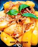 Hồng giòn trộn cá cơm chiên giòn