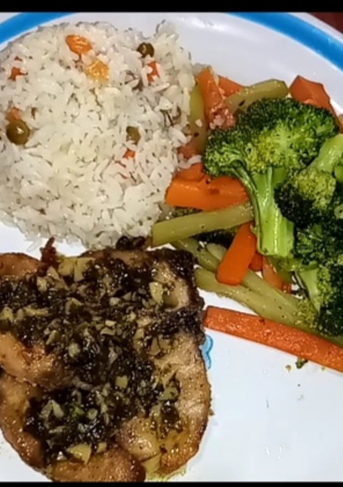 Una foto de Filetes de pescado Marlin al ajillo
