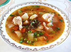 Una foto de Sopa con pechuga de pollo y hortalizas