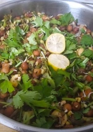 স্প্ৰাউট স্টি ফ্রাই  (Sprouts stir fry recipe in Bengali) রেসিপির প্রধান ছবি