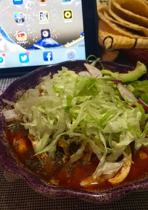 Una foto de Pozole rojo