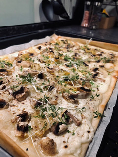 (Veganer) Pilz-Artischocken Flammkuchen Rezepthauptbild