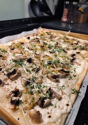 (Veganer) Pilz-Artischocken Flammkuchen Rezepthauptbild