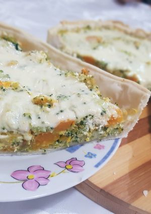 Una foto de Tarta de brócoli, zapallo y quesos!