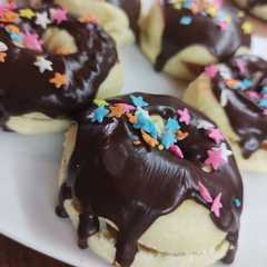 Una foto de Donas rellenas de dulce de leche 😍🙌