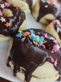 Una foto de Donas rellenas de dulce de leche 😍🙌