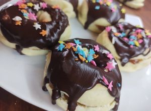 Una foto de Donas rellenas de dulce de leche 😍🙌