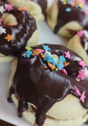 Una foto de Donas rellenas de dulce de leche 😍🙌