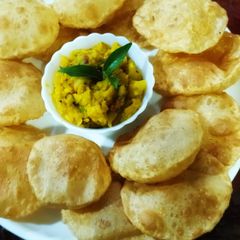 A picture of Puri Bhaji.