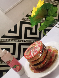 A picture of Banana strawberry pancake.