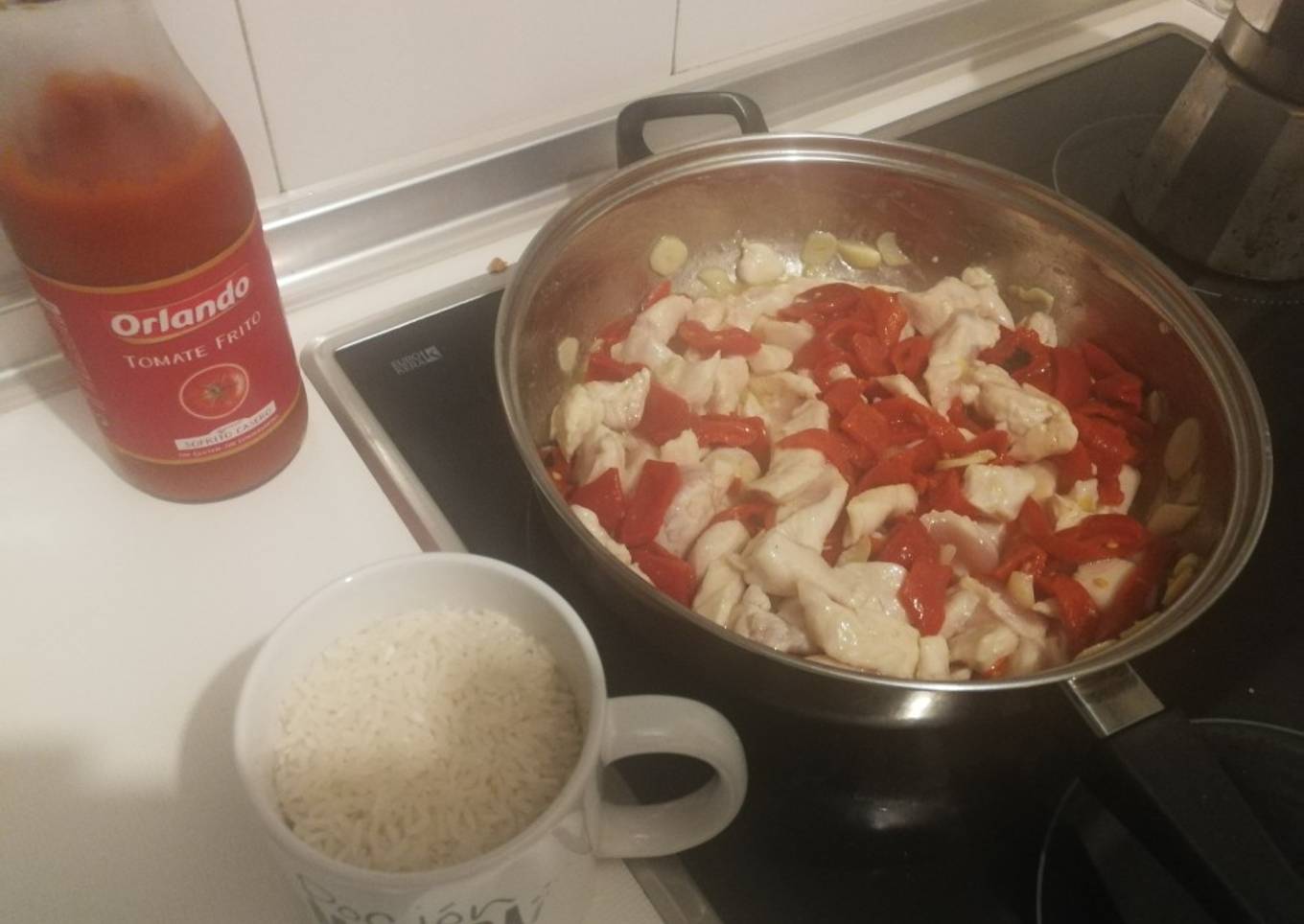 Arroz con pollo y pimientos al ajillo