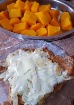 Una foto de Supremas a la Suiza 🍗 al Horno con Calabaza al vapor