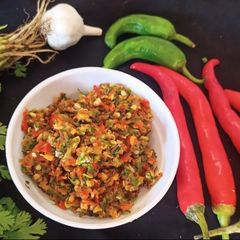 A picture of Red and green chilli Thecha.