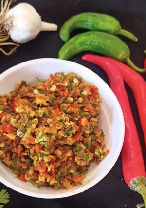 A picture of Red and green chilli Thecha.
