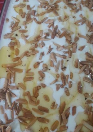 A picture of Fatteh with Yogurt and Chickpeas.