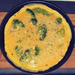 Une photo de Omelette aux brocolis et fromage frais