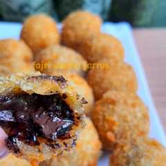 A picture of Bola ubi coklat lumer.