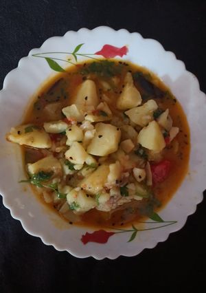 সাদা আলুর তরকারি (sada aloor tarkari recipe in Bengali) রেসিপির প্রধান ছবি