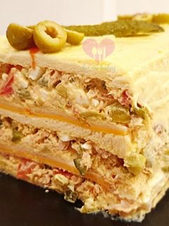 Una foto de Pastel frío de atún con pan de molde