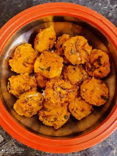 মুসুর ডাল এর বড়া (masoor daal er bora recipe in bengali) রেসিপির প্রধান ছবি