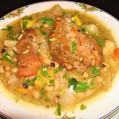 A picture of Black eye peas with roasted pork spareribs.
