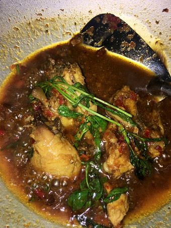 Langkah Mudah untuk Menyiapkan Ayam kemangi pedas manis gurih Anti Gagal
