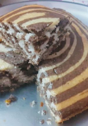 जेब्रा केक (zebra cake recipe in Hindi) रेसिपी मुख्य फोटो