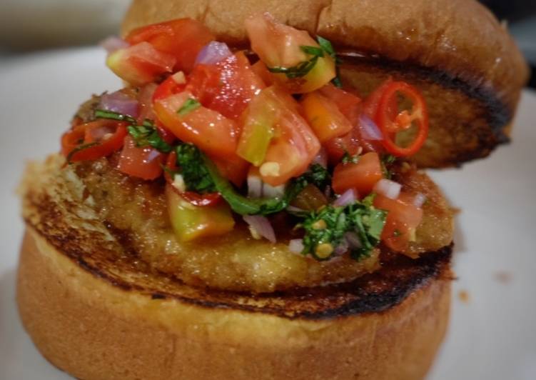 Cara Gampang Menyiapkan Burger Tuna Dabu yang Bikin Ngiler